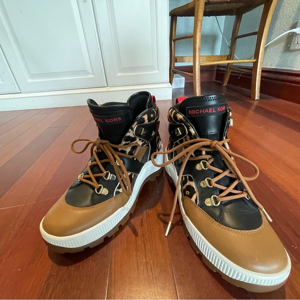 BNWT Michael Kors Designer Leopard hiking boots sold out! Perfect for Fall